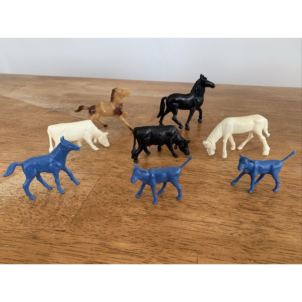 Lot‎ of 8 Plastic Toy Horses & Cows - Vintage, Various Colors